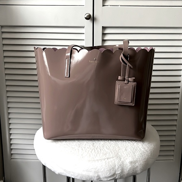 kate spade Handbags - NWOT kate spade tote